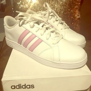 Adidas Woman’s Tenis Shoes